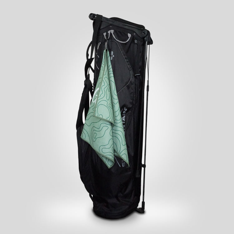 golf towel and carabiner on golf bag